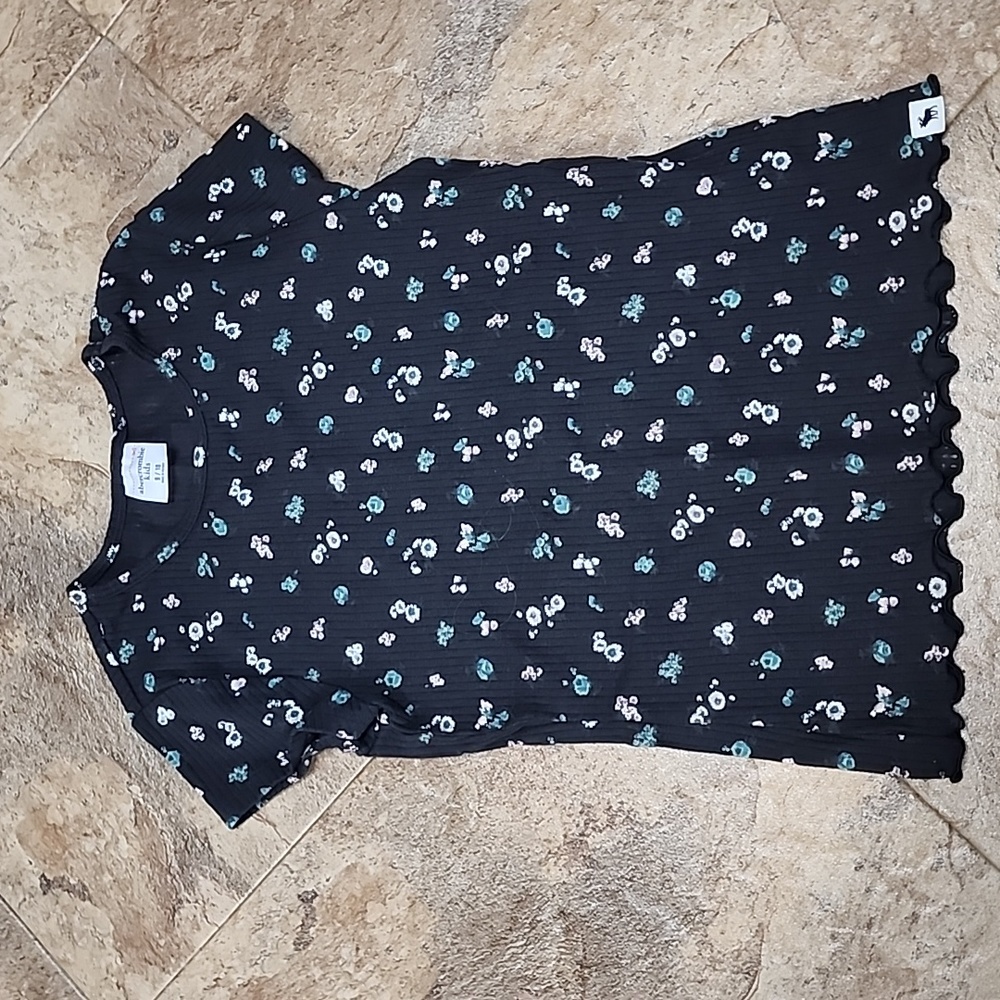 Blue flower pattern tee